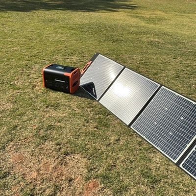 100W Μαύρο ευέλικτο ηλιακό πάνελ Φορητό πάνελ Δυνατό να αναδιπλωθεί ηλιακό πάνελ UB-100