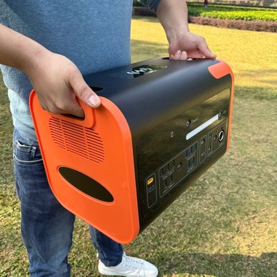 Εξωτερική φορητή γεννήτρια ισχύος 2200W Περιοχή διακύμανσης τάσης εξόδου 405*275*303 mm