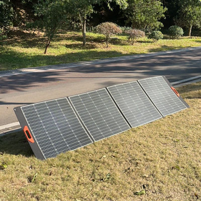 300W αναδιπλώσιμα ηλιακά πάνελ για κάμπινγκ Μονοκρυσταλλικές κυψέλες Συστήματα μικρών σπιτιών