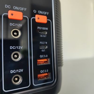 Αγορά Βόρειας Αμερικής 600W/576wh Πολυλειτουργικός ηλιακός γεννήτης με ισχυρά φώτα LED