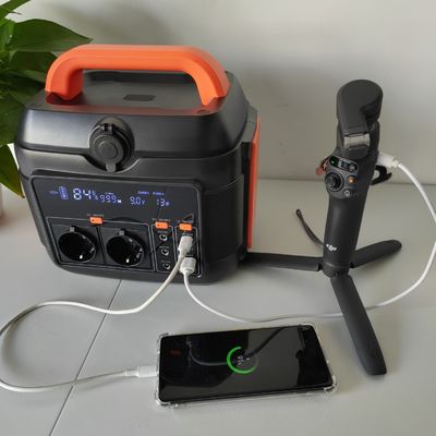 Αγορά Βόρειας Αμερικής 600W/576wh Πολυλειτουργικός ηλιακός γεννήτης με ισχυρά φώτα LED