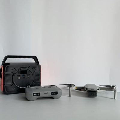 200W AC Output Φορητό Ηλιακό Σταθμό Ηλιακής Ενέργειας 110/220V-50Hz/60Hz 173wh Λυθίου μπαταρία