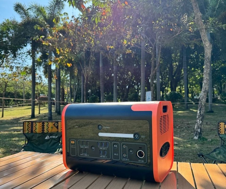 1800W 2000W 2200W φορητό σταθμό ηλεκτρικής ενέργειας 2kw με μπαταρία λιθίου LiFePO4 AT22 Μαύρο