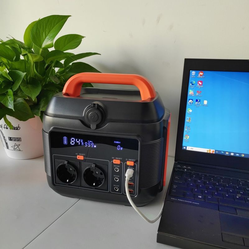 Αγορά Βόρειας Αμερικής 600W/576wh Πολυλειτουργικός ηλιακός γεννήτης με ισχυρά φώτα LED