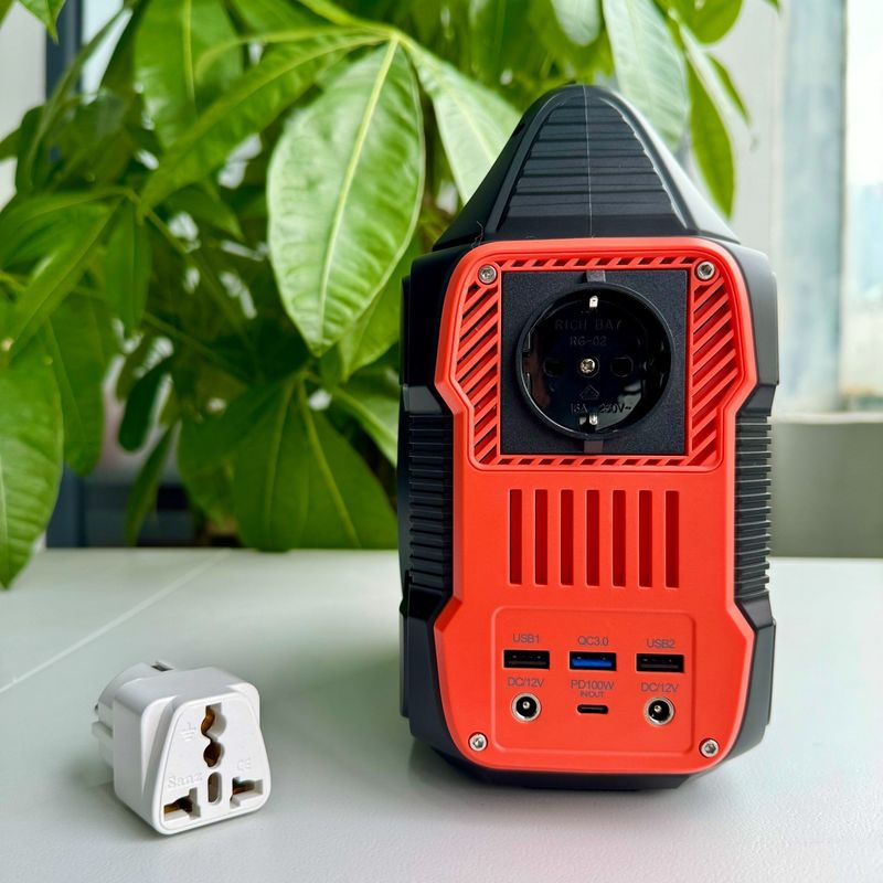288wh 300W Πολυλειτουργικό φορητό σταθμό ηλεκτρικής ενέργειας με μπαταρία λιθίου για υπαίθρια ζωή