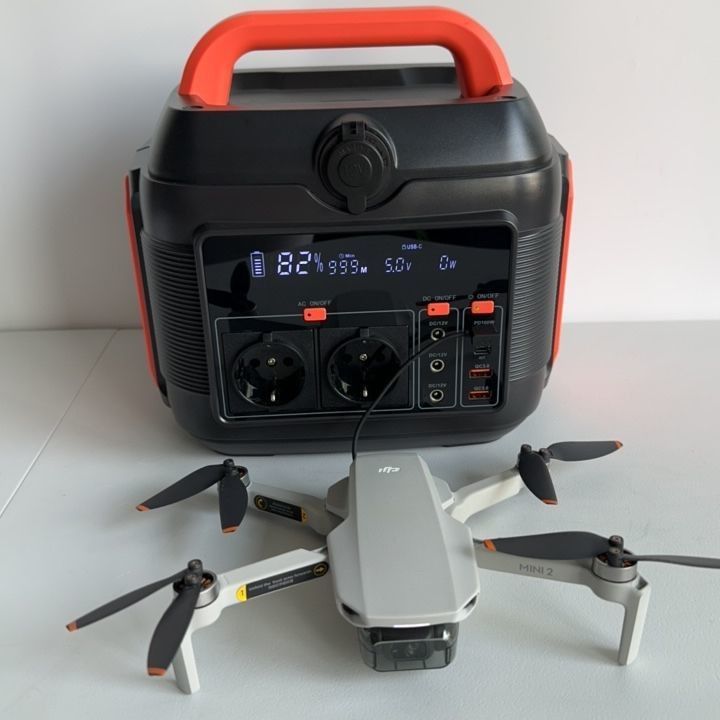 Τράπεζα φόρτισης μπαταρίας LiFePO4 600W Κινητή ενέργεια με έξοδο QC3.0 18W και φωτισμό LED 11W